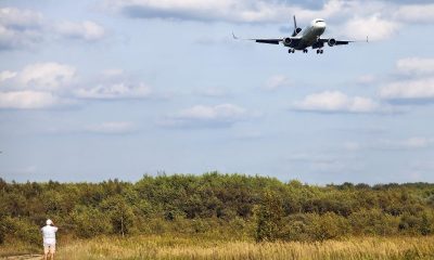 Nainen yritti avata matkustamon oven lentokoneessa: teipattiin penkkiin kiinni