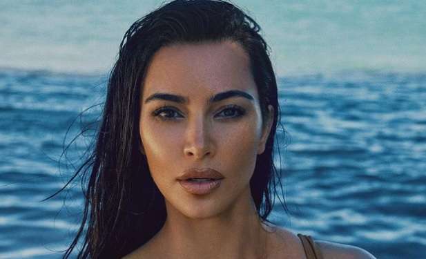 Voguen äitienpäivämainos herätti someraivon: Kim Kardashian sai tiukkaa kritiikkiä