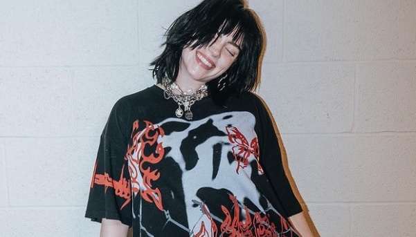Billie Eilish keskeytti jälleen konserttinsa: "Ihmiset pyörtyilevät ja heitä viedään pois"