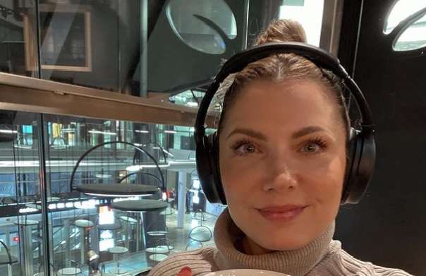 Jenni Alexandrova avautuu radiojuontajan työstä: "Taajuudella ekstrovertti, mutta..."