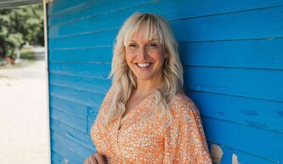 Jutta Larm esittelee arpensa avantouinnin yhteydessä: "Kun joku kuitenkin näkee vaivan..."