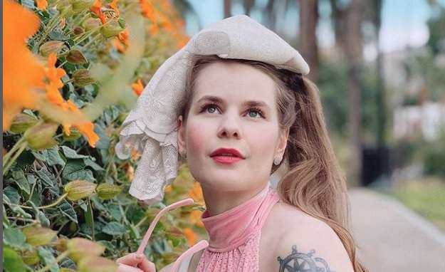 Ina Mikkola ja Alma söpössä pusuttelukuvassa: katso kuva!