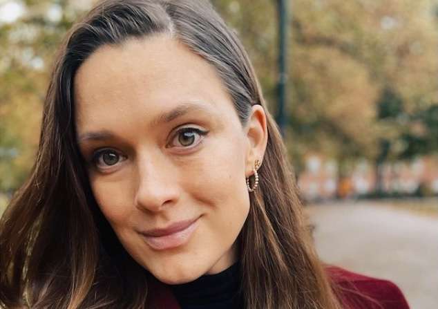 Krista Kososen nostalginen koirakuva vuosikymmenen takaa: tunnistatko Kristaa?