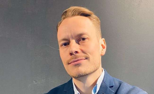 Markus Räikkönen poseerasi laiturilla yksinään: missä on vaimo?