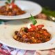 Chili mustapavuilla: tarjoile riisin kera