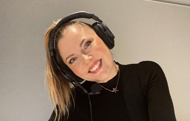 Jenni Alexandrova ulkosuihkussa! Kuvat!