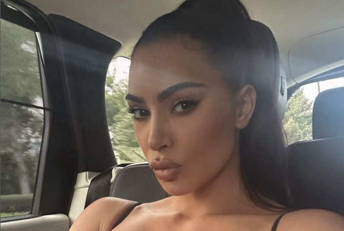 Kim Kardashianin lomakuvissa kummallinen yksityiskohta - seuraajat kommentoivat