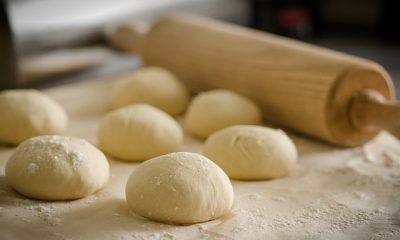 Yksinkertainen pizzapohja tällä ohjeella: tästä herkkupizza kotona