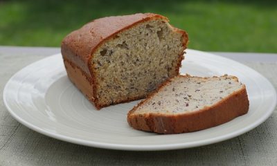 Helppo ja maittava vegaaninen banaanileipä valmistuu tällä ohjeella