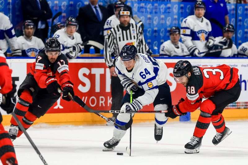 Leijonien Mikael Granlund Kanadaa vastaan MM-kisoissa