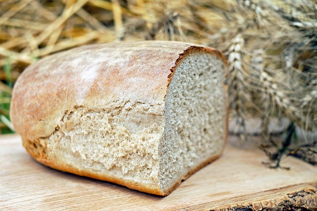 Kuinka valmistaa vaalea leipä kotona?